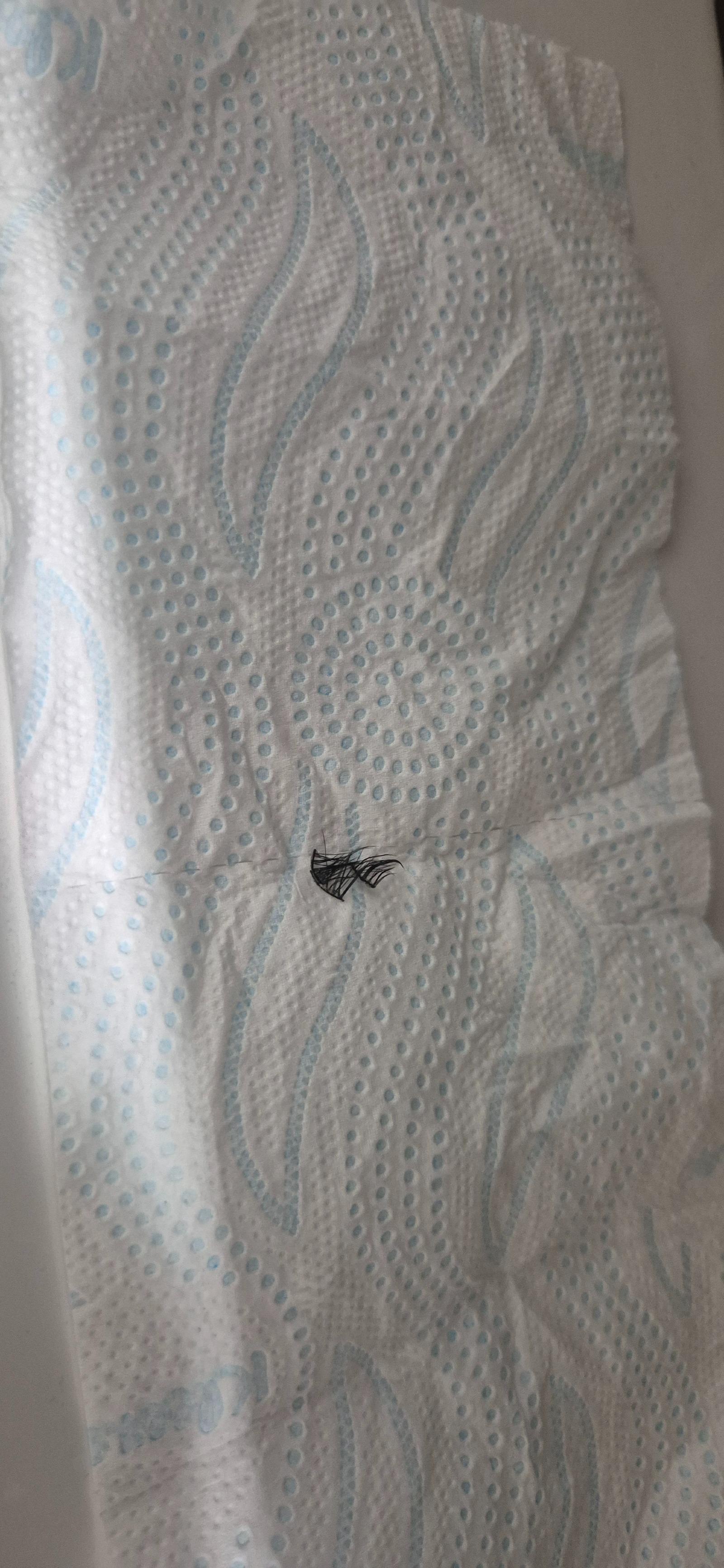 안방 화장실에서 여성 제품이...