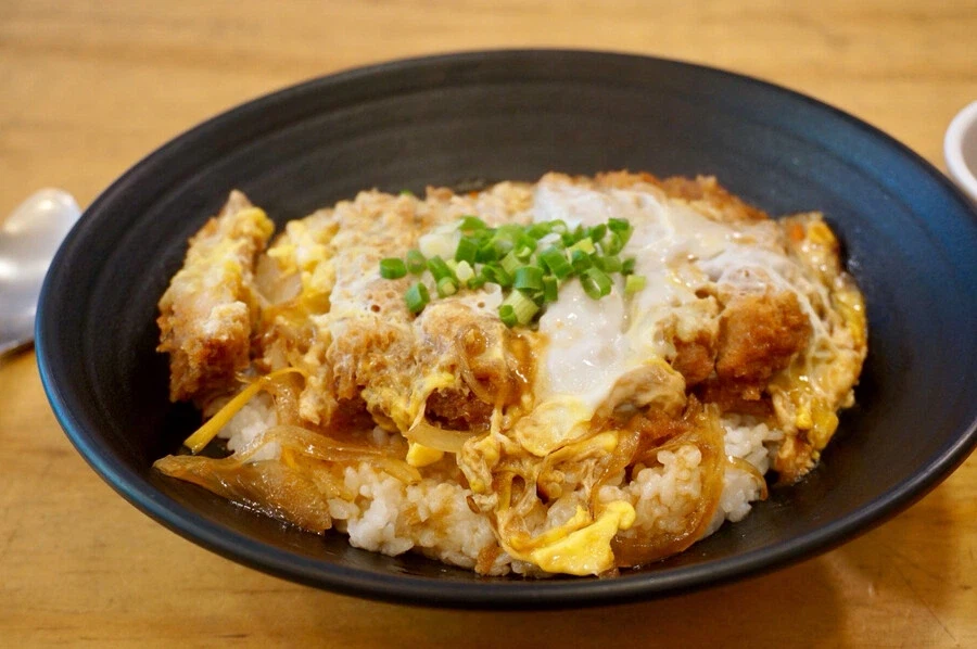 한국에서 가츠동 주문 했을 때 흔히 벌어지는 참사.jpg