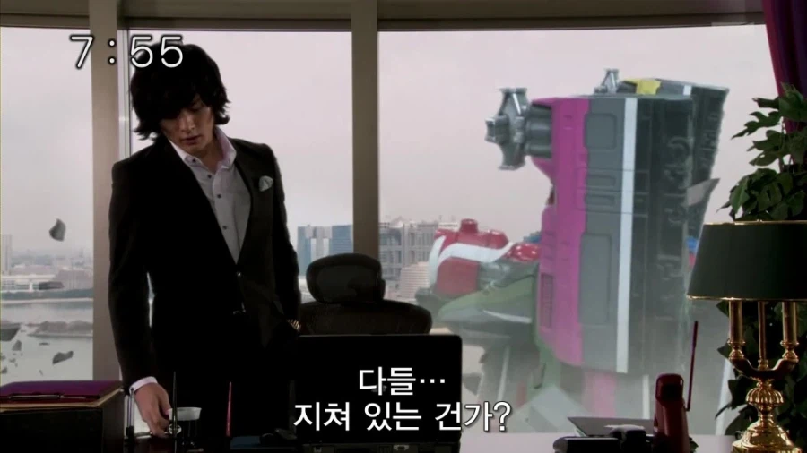 가면라이더) 뭐? 로봇이 괴수랑 싸운다고?_4.webp