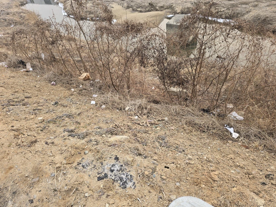 아침부터 하천 비탈길에서 쓰레기 주운 유게이_2.webp