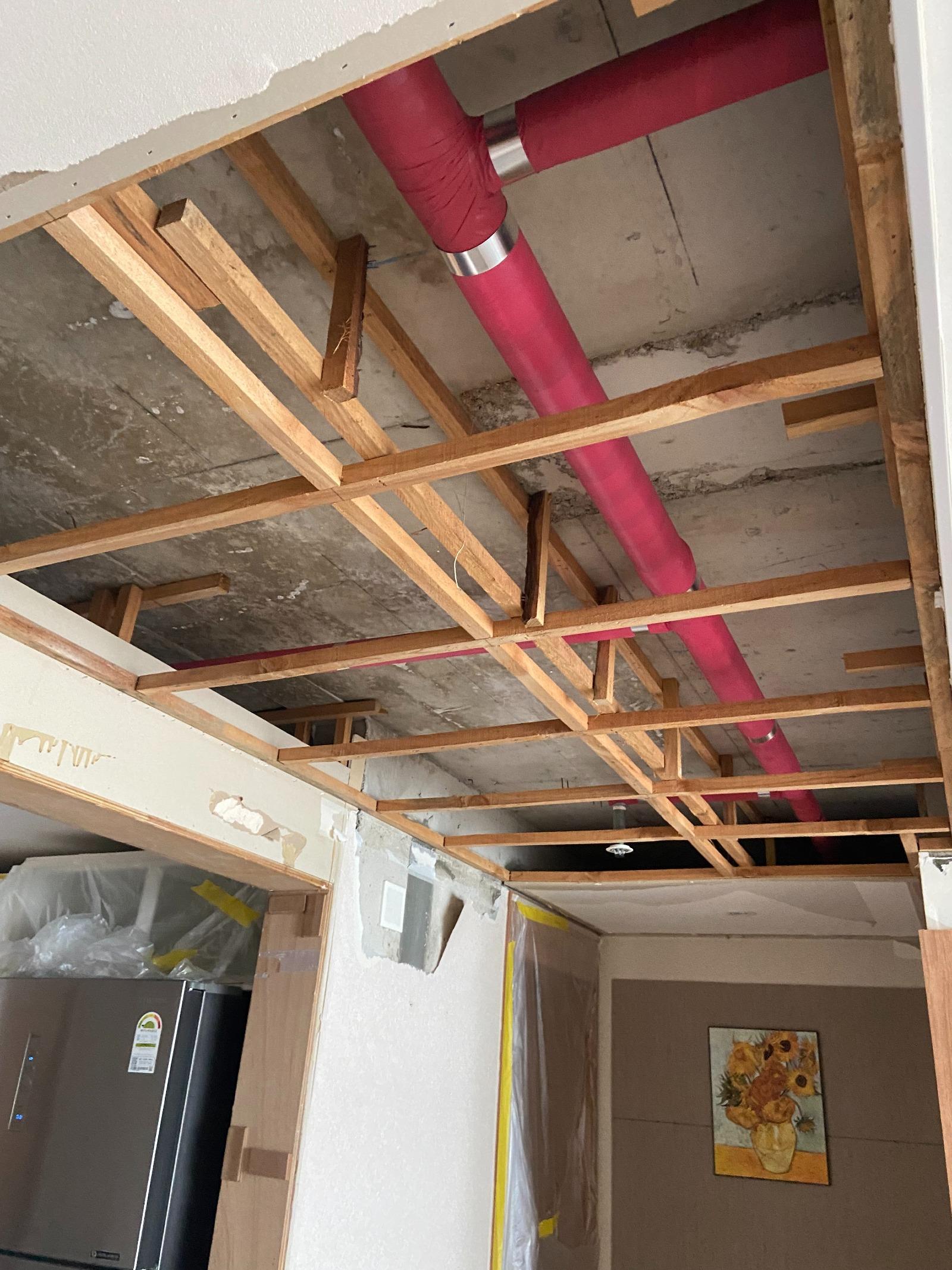 윗집 인테리어 공사 후 3년째 매년마다 물난리… 저는 호구인가요?