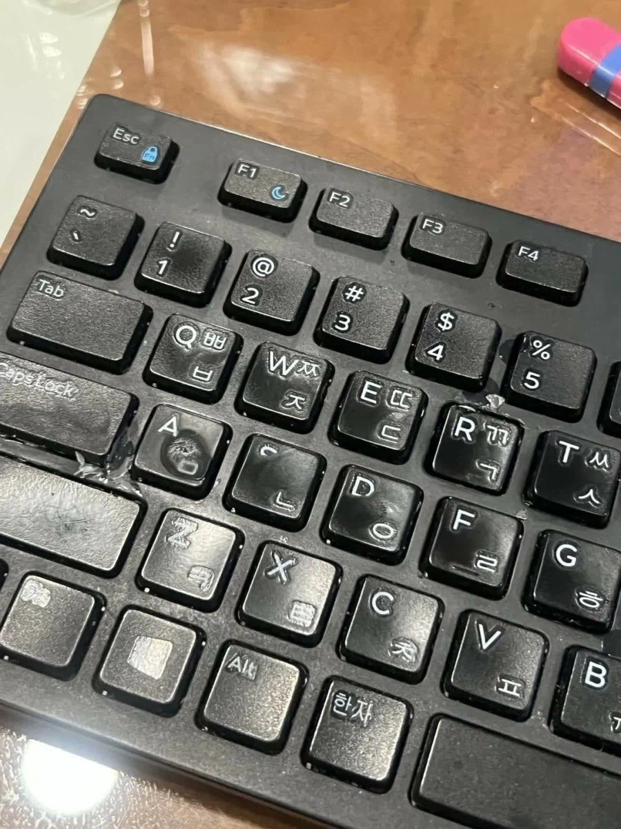 커뮤에서 주작이라고 욕하던 키보드 접착제 사건 근황_3.webp