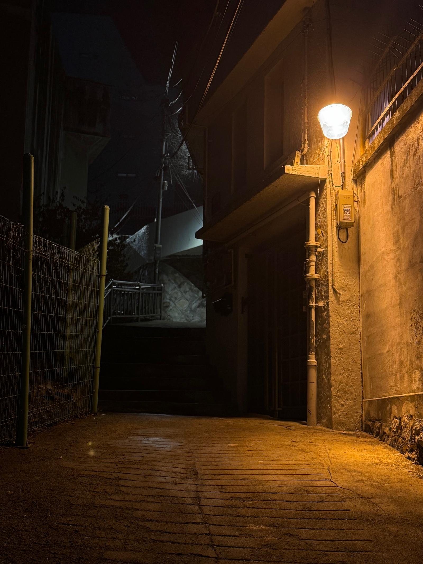 조용한 시간. 오랜만에 올리는 골목사진