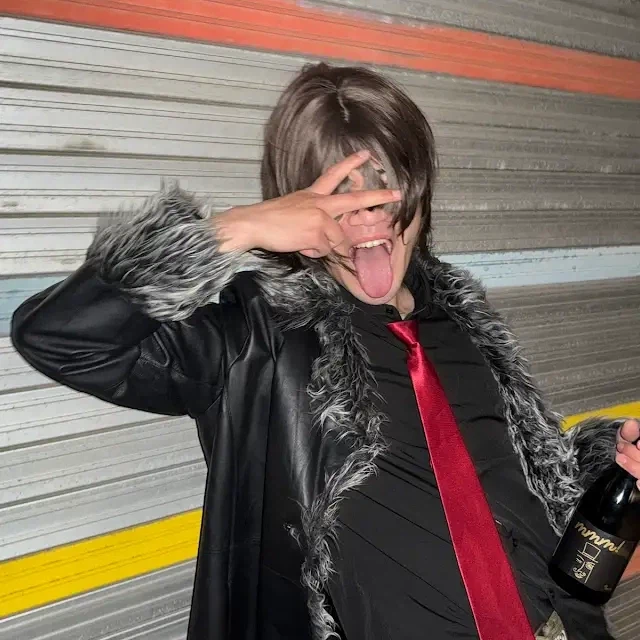 날개를 잃은 청춘의 추락_4.webp