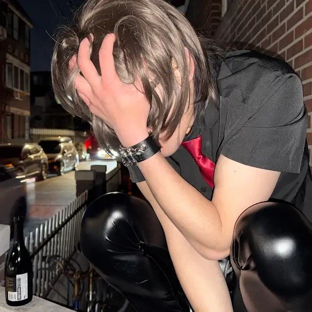 날개를 잃은 청춘의 추락_6.webp