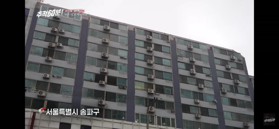 방 안에서 몇 년째 시험 준비하는 아들을 기다리는 어머니의 하루