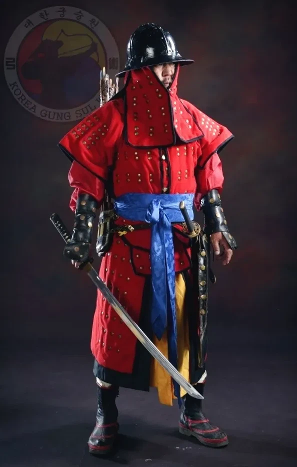 뿌리가 같다는 동서양의 갑옷.JPG_2.webp