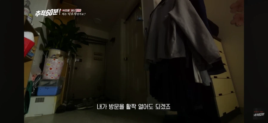 방 안에서 몇 년째 시험 준비하는 아들을 기다리는 어머니의 하루_41.webp