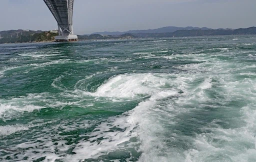 일본군이 명량 해협 때 울돌목으로 밀고 들어온 이유.