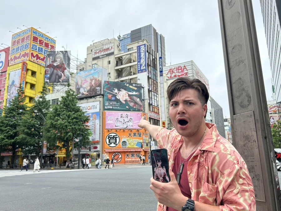 아무리 생각해도 전자가 사회적으로 해로운데 후자만 검열함.jpg_2.webp