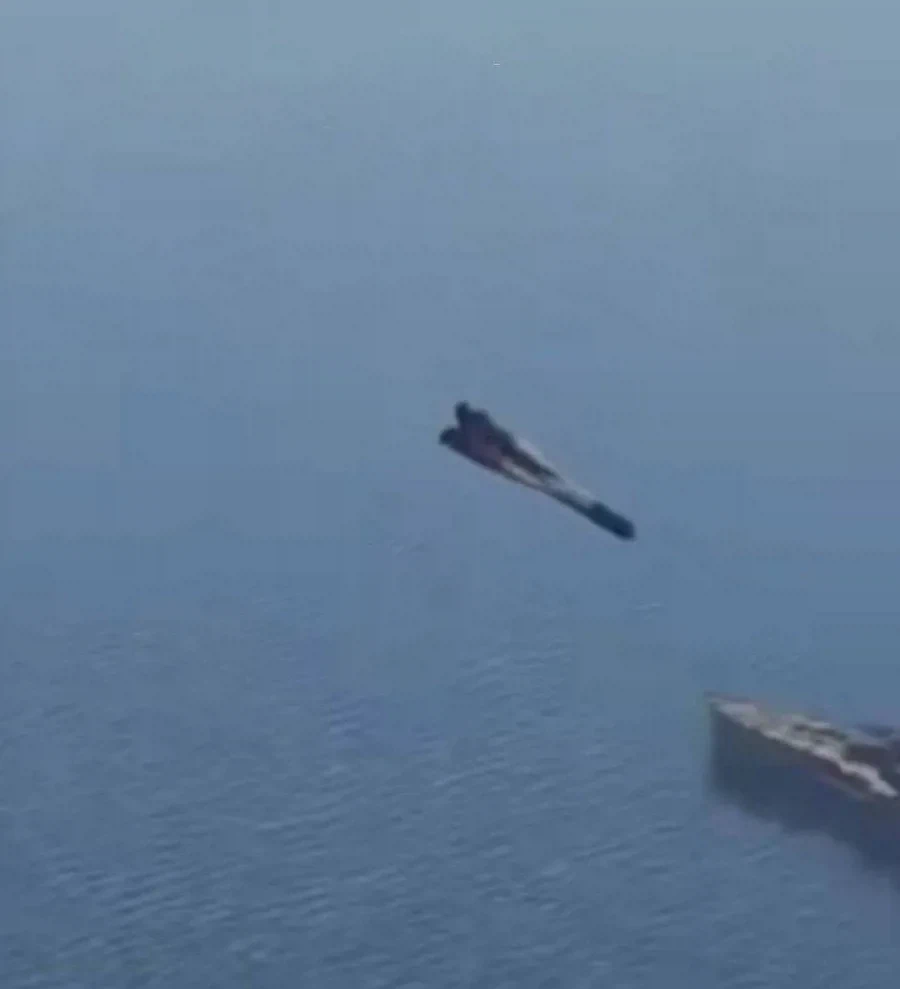 이란 국영에서 올라온 미군 전함 격침 사진 ㄷㄷ_3.webp