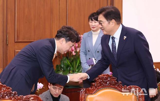 씨알리스 제명 언제하냐?