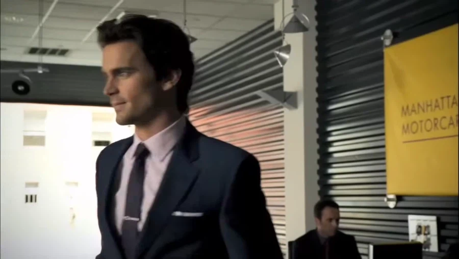 람보르기니 매장을 어슬렁거리는 허름한 차림의 아저씨.ISBM_3.webp