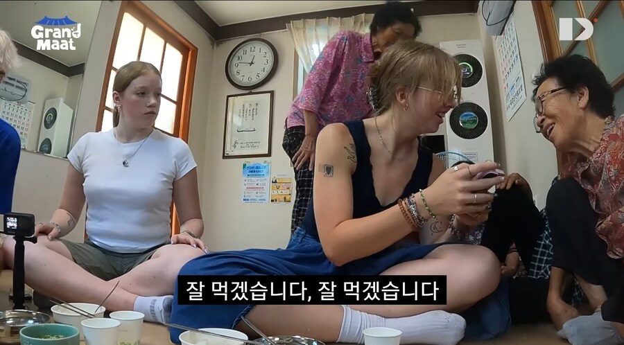 말 안통하는 외국인 무리가 시골에서 밥집을 찾음_9.jpg