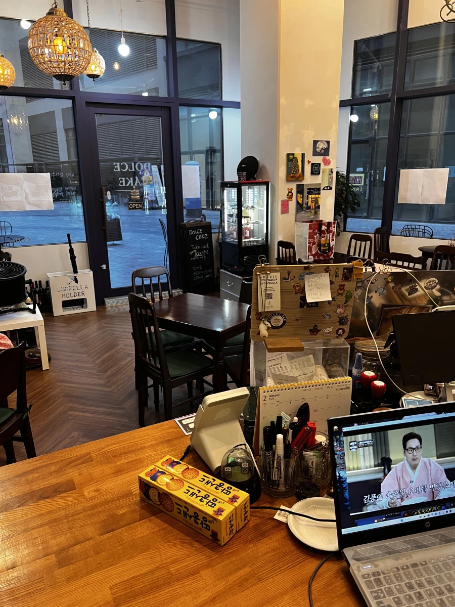 오늘 출근중인 사람 있냐 ㅋㅋㅋㅋ 출근을 왜 하고있음