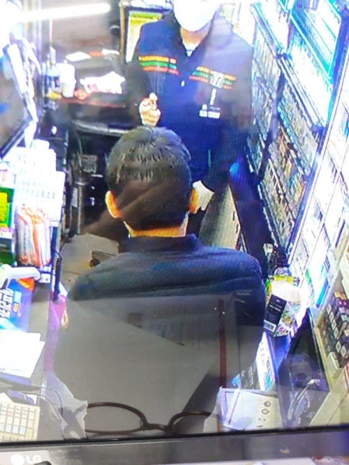 진상에게 호신용 스프레이를 뿌린 편의점 알바생_2.webp