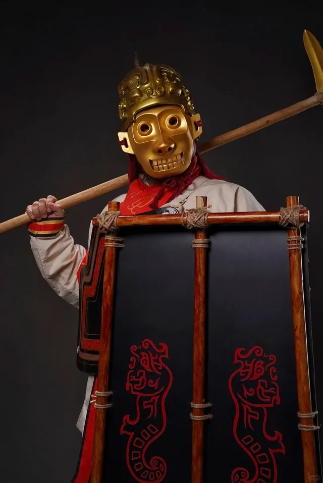 유물을 토대로 복원한 고대 중국 상나라 갑옷.jpg_5.webp