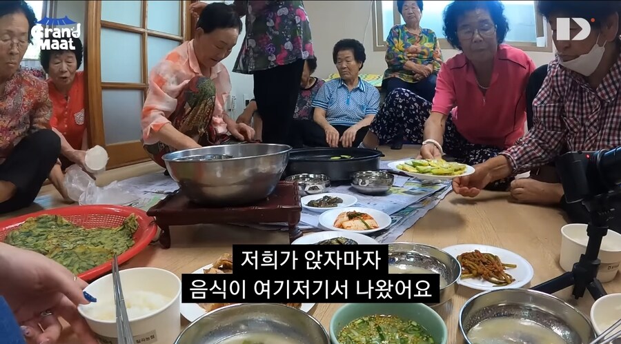 말 안통하는 외국인 무리가 시골에서 밥집을 찾음_7.jpg