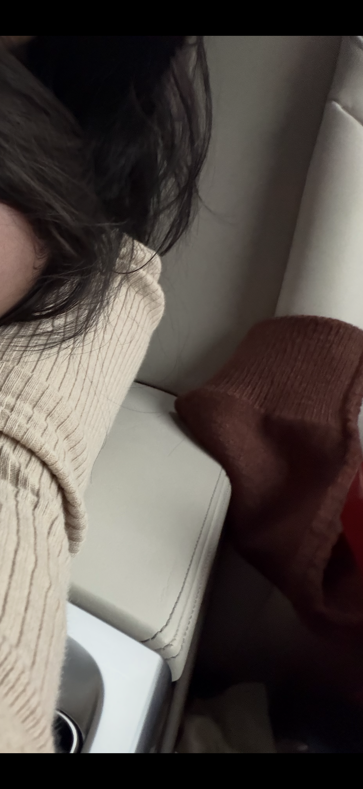 뒷자리사진인데 대체무슨 차인가요...