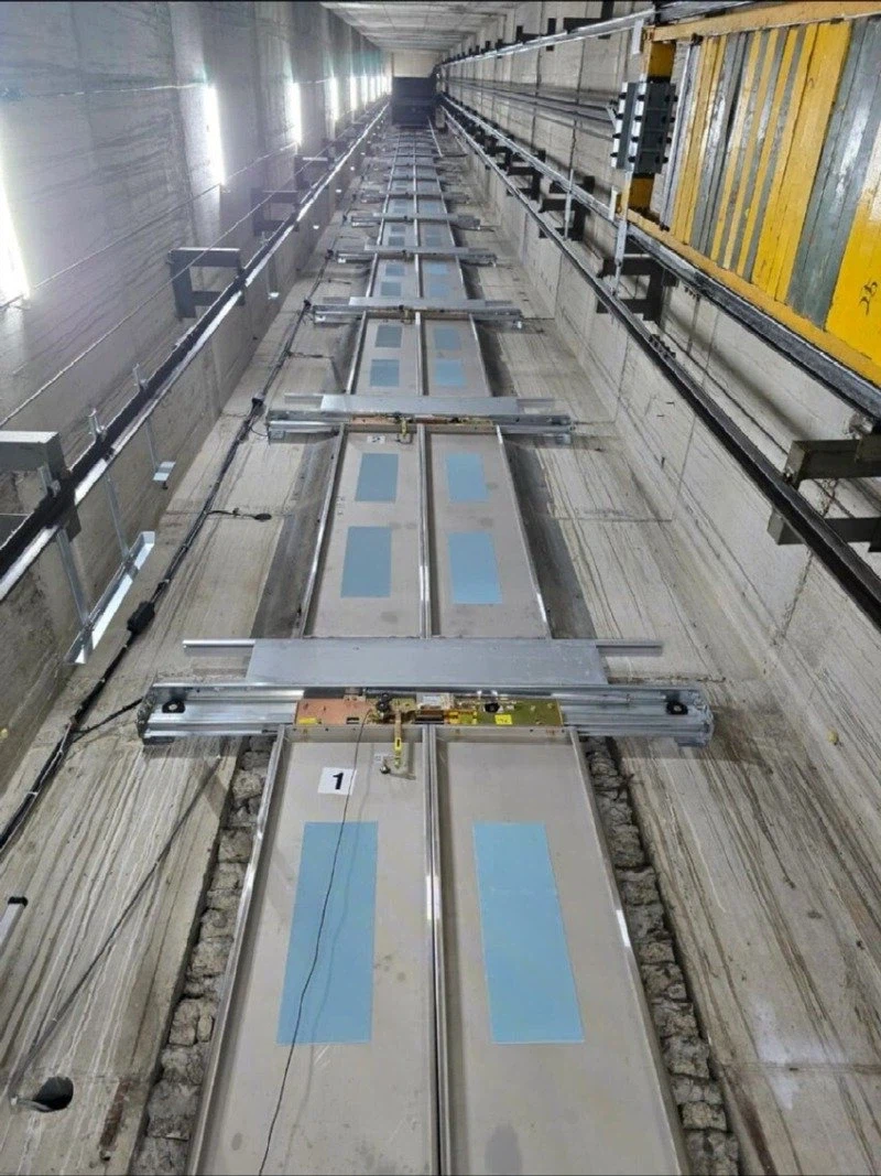 엘리베이터에 기대지 말라는 문구가 괜히 있는게 아닌 이유 jpg.