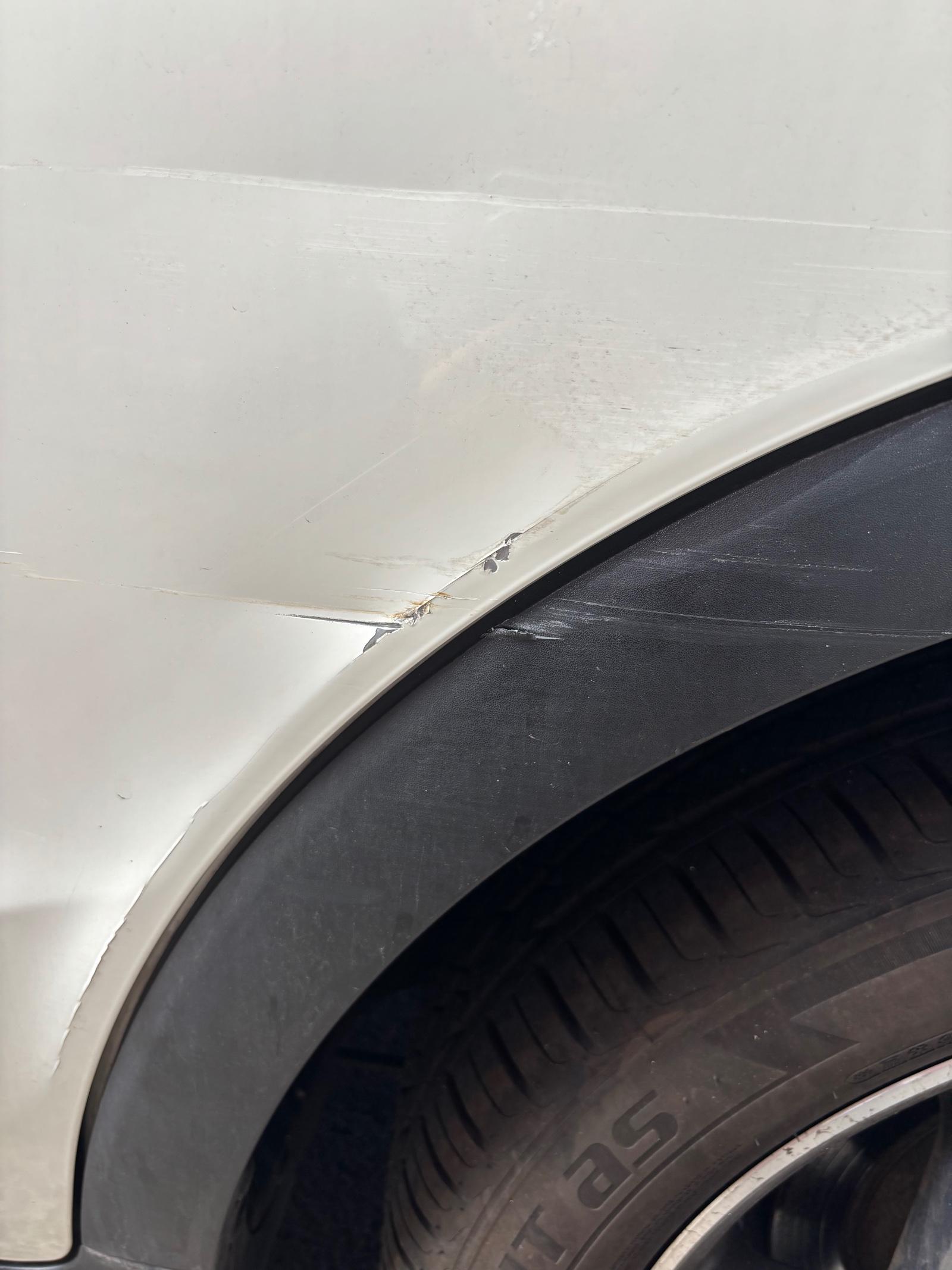 각진 쇠구조물에 긁혔는데 이거.. 도장 될까요?