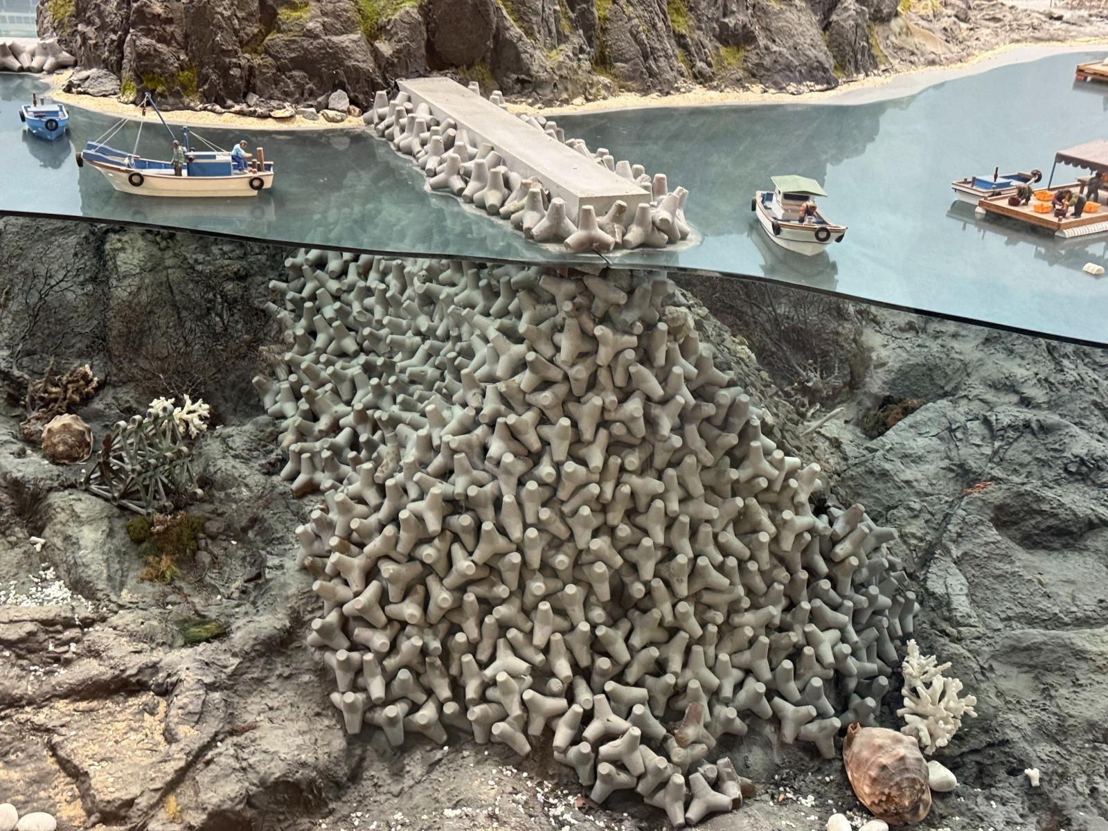 방파제 테트라포드 사이에 빠지면 답이 없는 이유