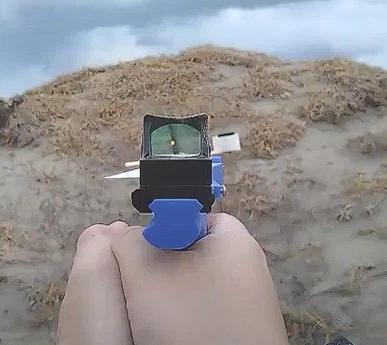 트럼프를 날려버리기 위해 만들어진 총