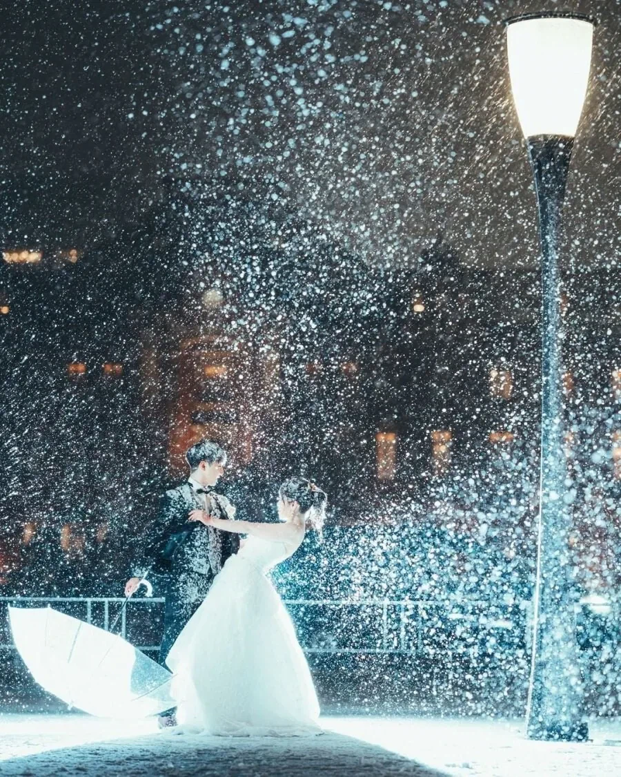 폭설에 웨딩사진 찍은 일본 부부.jpg_3.webp