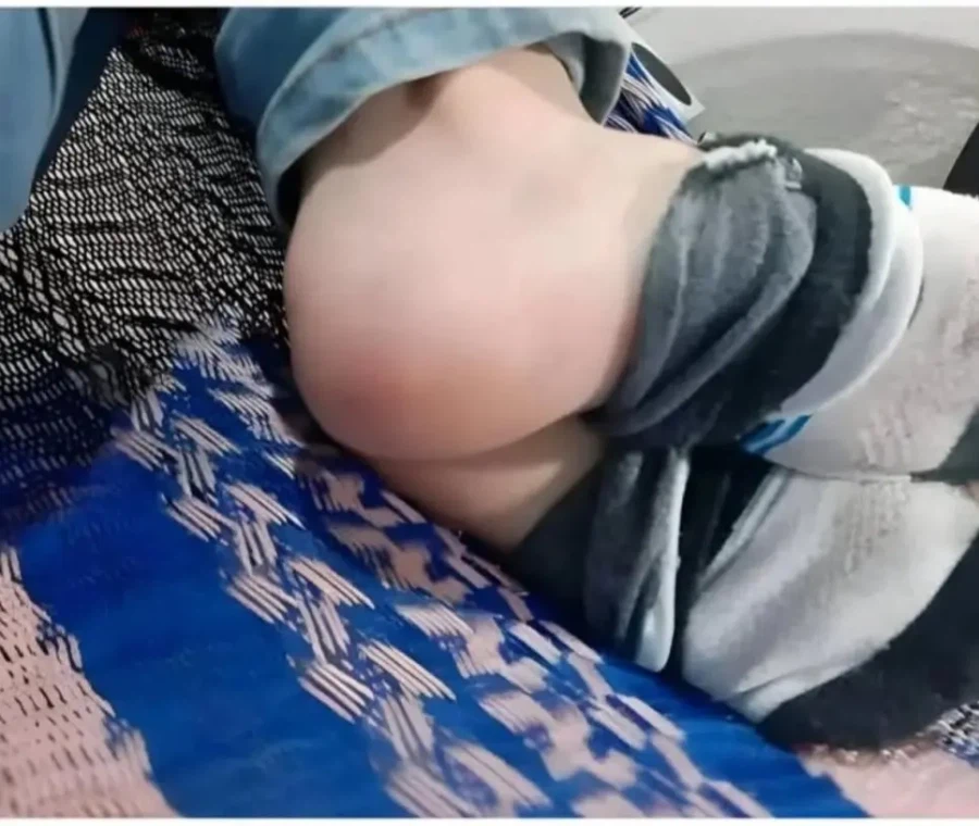 와 살결 정말 뽀얗네.._1.webp