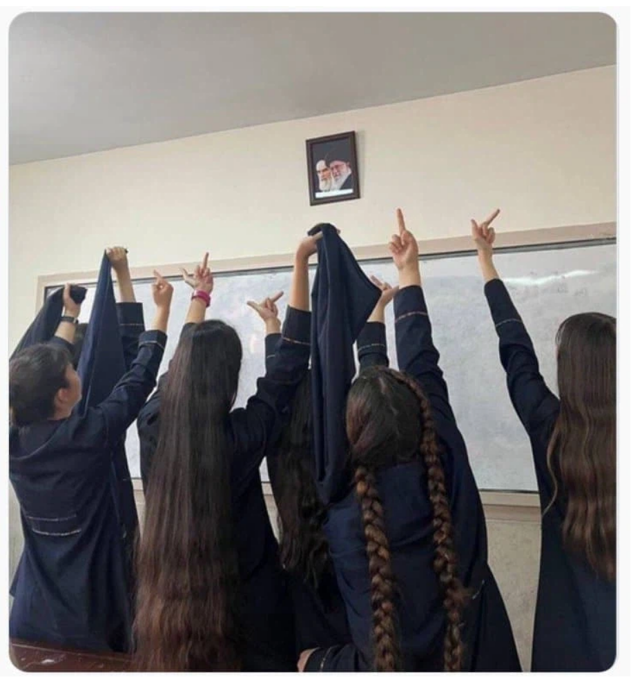 이란 여고 교실 풍경