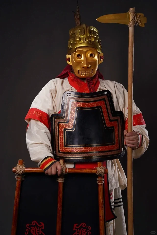 유물을 토대로 복원한 고대 중국 상나라 갑옷.jpg_6.webp