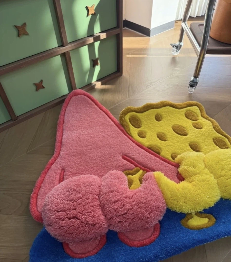 탐스러운 스펀지밥 발 매트리스.jpg