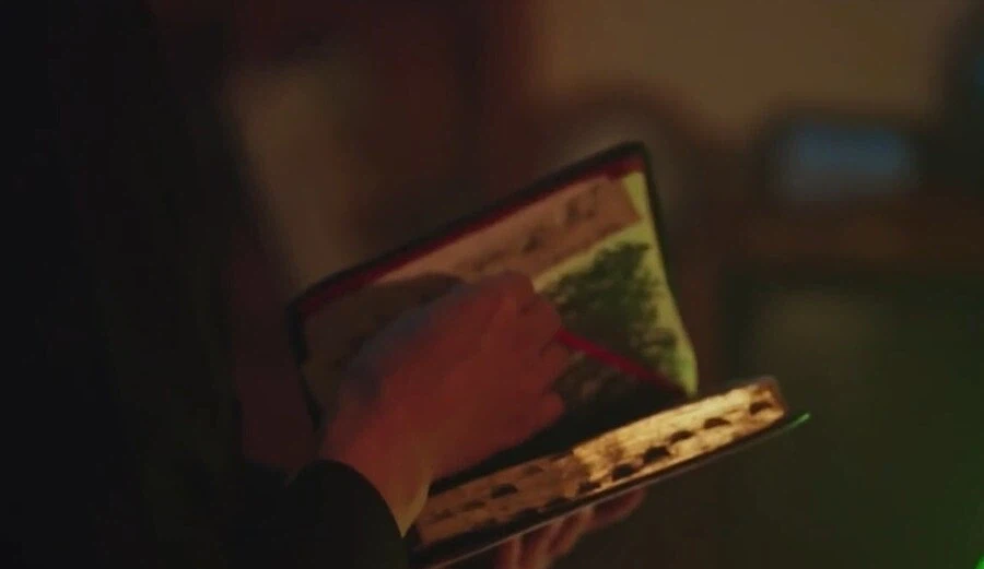 배우가 더 찍어달라 할 정도로 장인정신이 들어갔던 소품