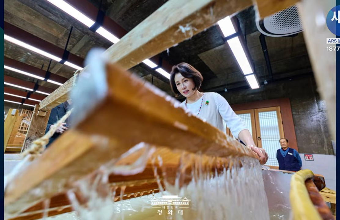 전주 천년 한지 체험 여사님 vs .. ..