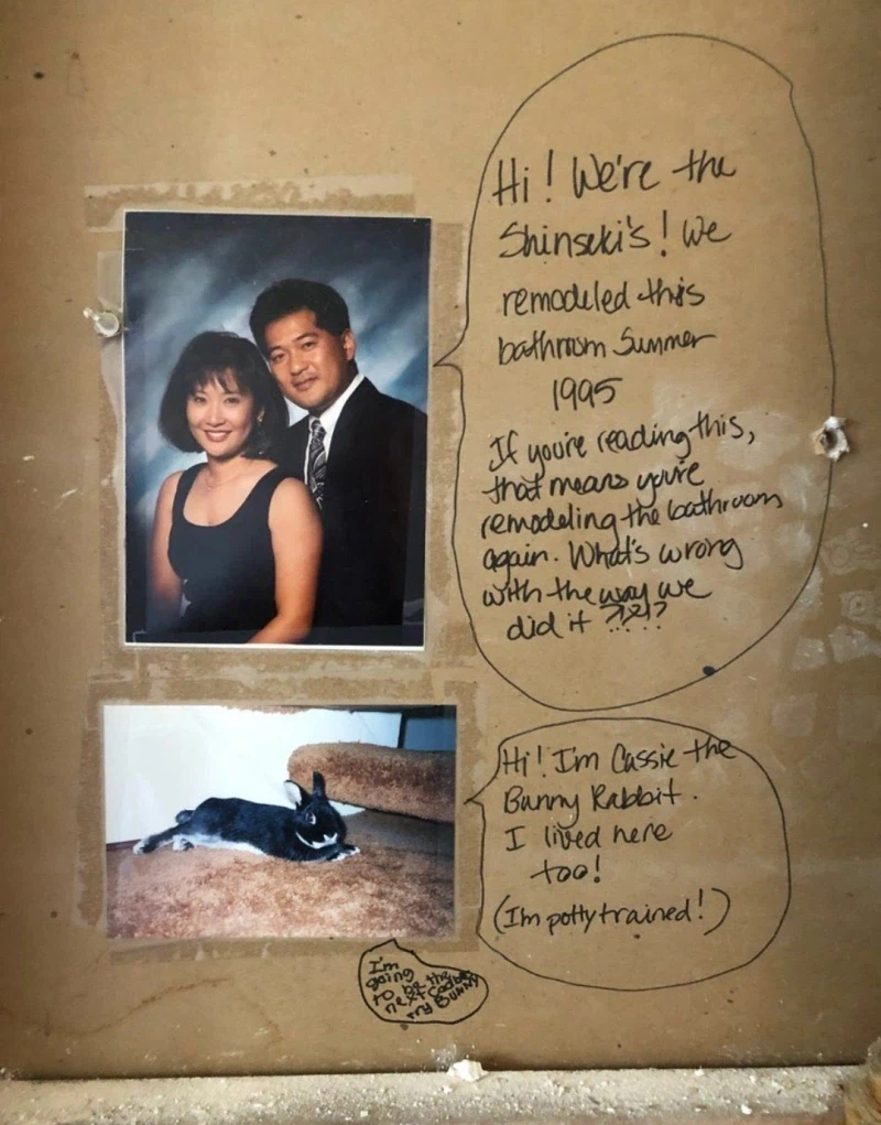 화장실 벽을 뜯으니 나온 사진