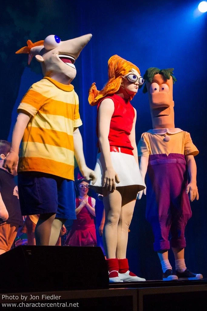 미국과 일본의 애니 인형탈 퀄리티 차이_8.webp