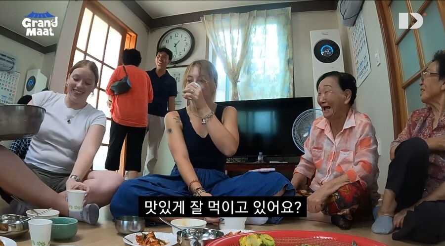 말 안통하는 외국인 무리가 시골에서 밥집을 찾음_10.jpg