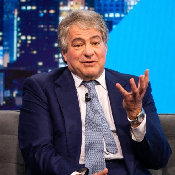 미국 초등학생들 사진 전문 기업 전 소유주가 엡스타인섬에서 7살 x폭행