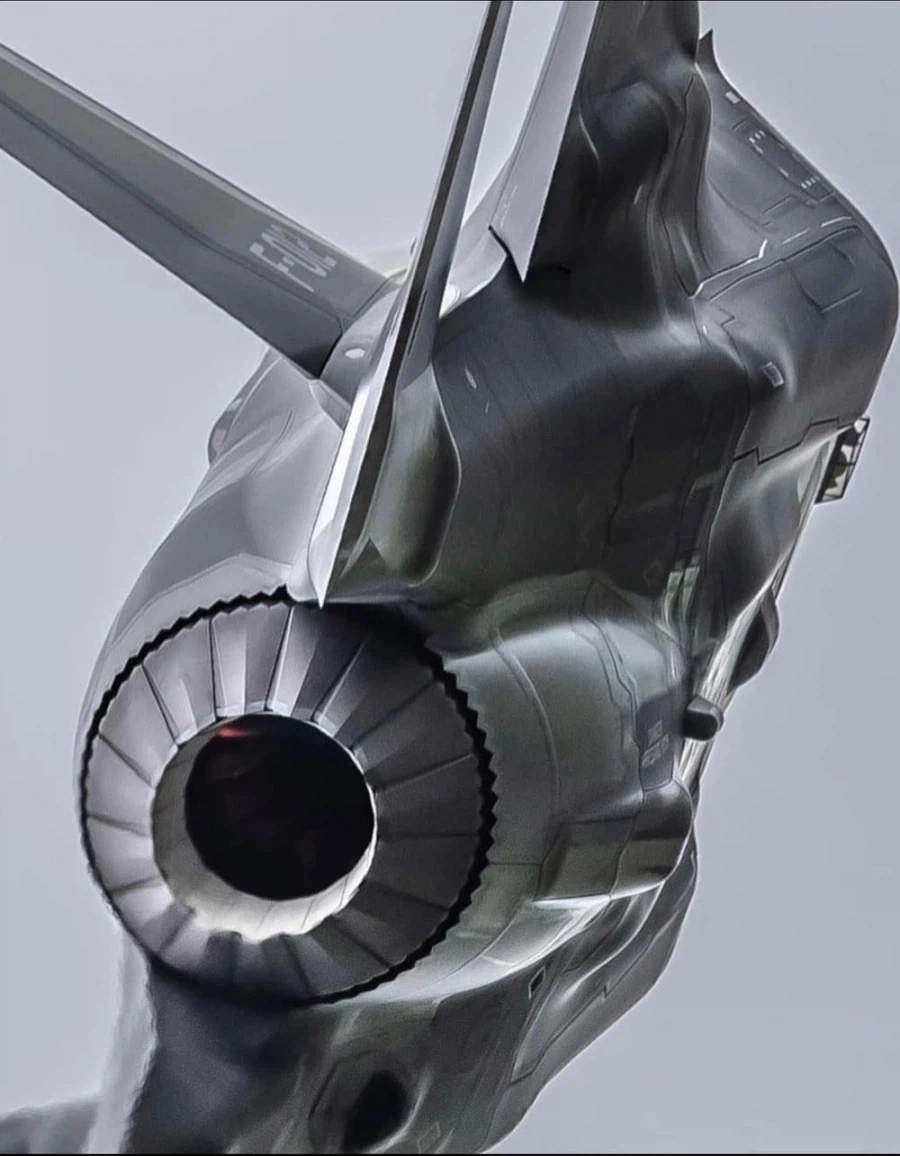 전투기보고 야하다 하는 생각 같기 힘든데.