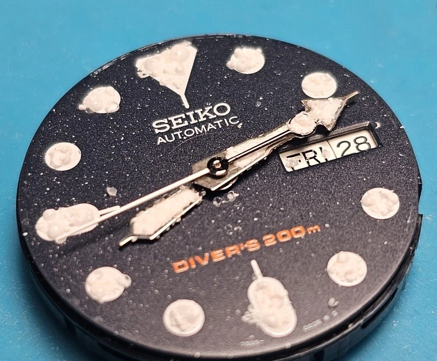 바다에 빠트린 시계_3.webp