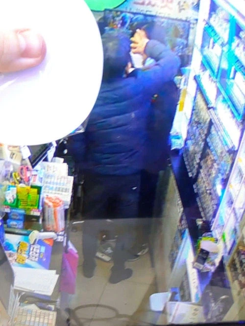 진상에게 호신용 스프레이를 뿌린 편의점 알바생_3.webp