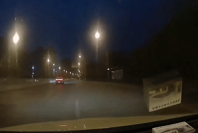 런닝크루 참교육 시전하는 운전자.gif