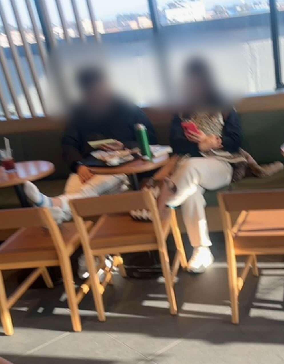 스타벅스 공공장소 비매너