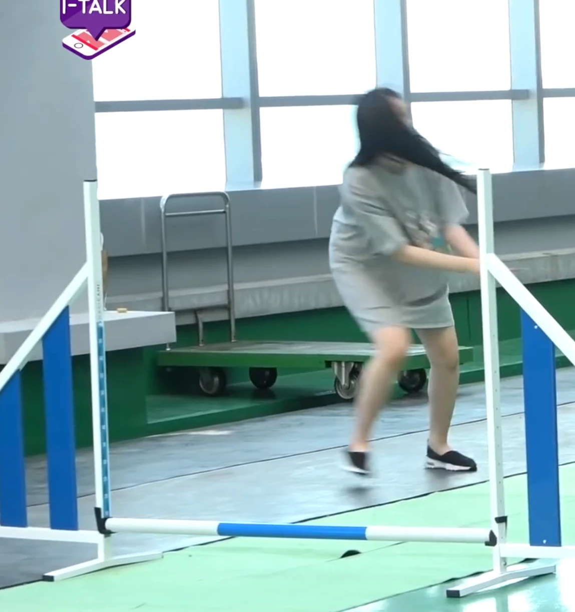 호불호 갈리는 복장 gif_2.webp