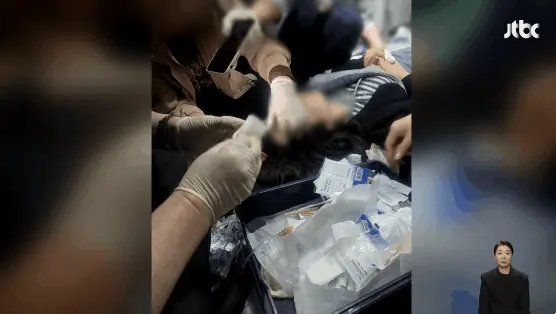 영상) 비행 중 '퍽' 승객 폭행…저 여자 잡아야 해! 사건 녹취록 입수