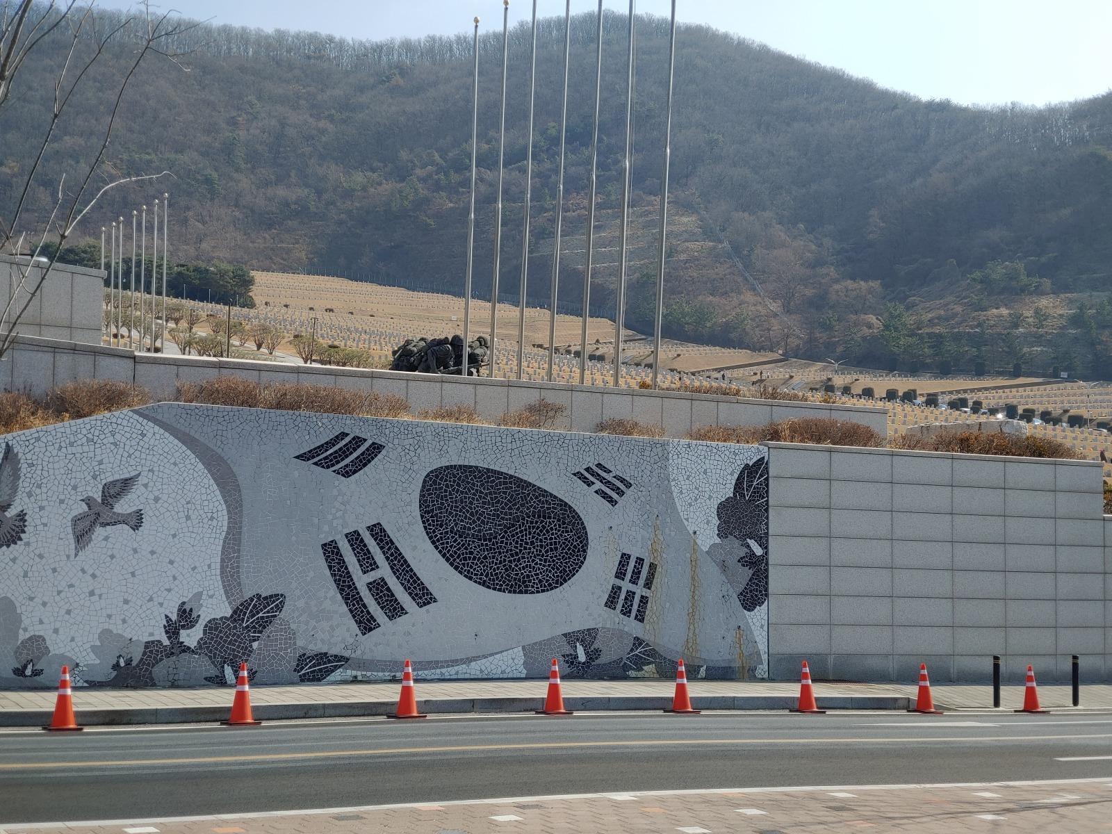 아버지 뵈러 왔습니다