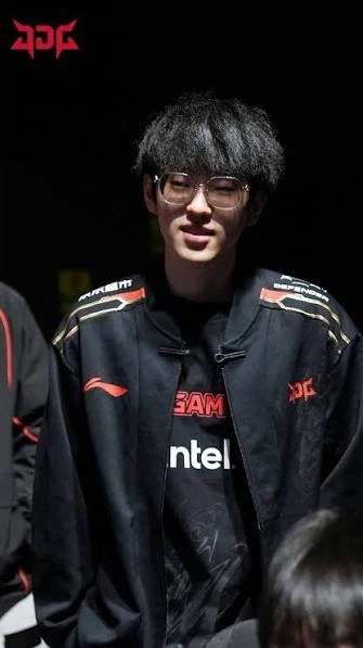 롤) 젠지 상대로 한판 딴게 어디냐?_5.webp