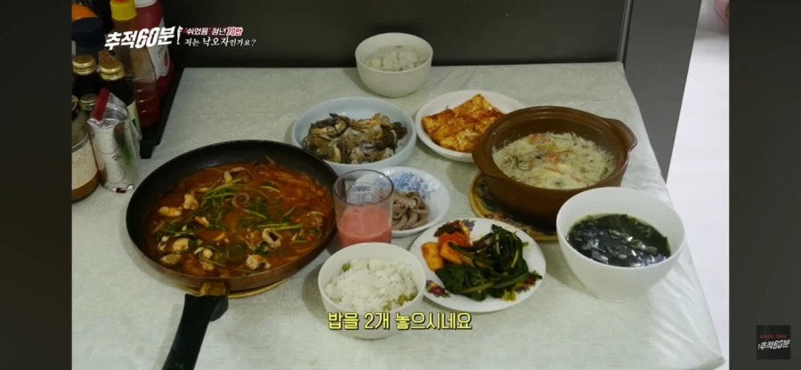 방 안에서 몇 년째 시험 준비하는 아들을 기다리는 어머니의 하루_5.webp