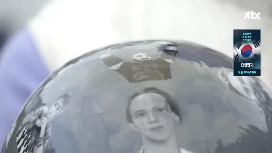 IOC에서 허가 여부로 고심한다는 우크라이나 스켈레톤 선수 헬맷_1.webp