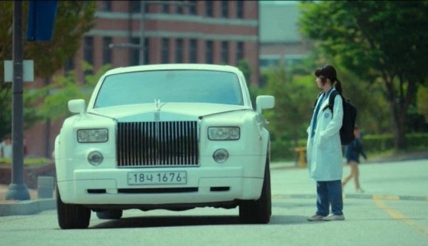 사람키만큼 높은 롤스로이스 차 높이